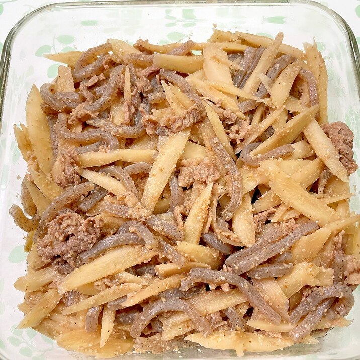 簡単おつまみ☆ごぼうとこんにゃくと牛肉の胡麻炒め